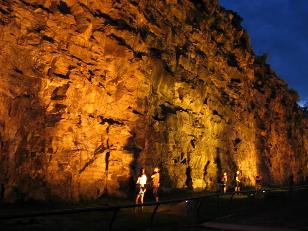 The Kangaroo Point cliffs lit up after sunset